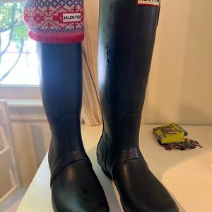 Hunter boots tall size 10 with sock inserts